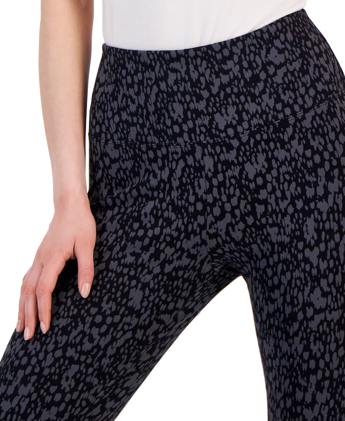 Style & Co Women's Printed High Rise Capri Pull-On Leggings, Created For Macy's 4 Style & Co Women's Printed High Rise Capri Pull-On Leggings, Created For Macy's - Image 4
